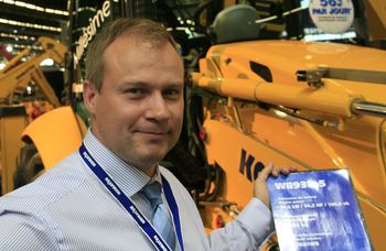 Le tracto pelle WB 93 R millésimé de Komatsu France