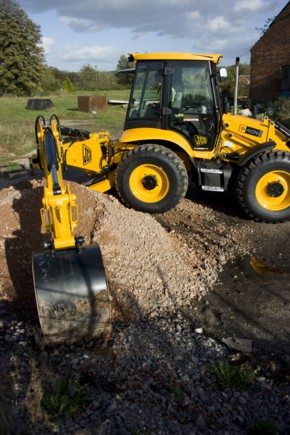 Chargeuse-pelleteuse JCB 4CN à flèche déportée