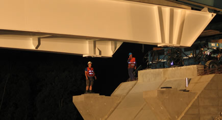 Lancement d’un pont au-dessus de l’autoroute blanche