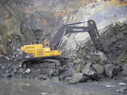 Sofemat place deux pelles Volvo de 70 t en carrière