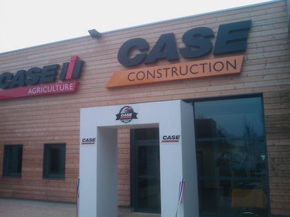Case inaugure son centre client