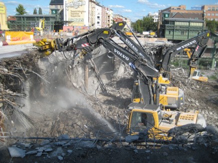Atlas Copco démolit un pont Berlinois
