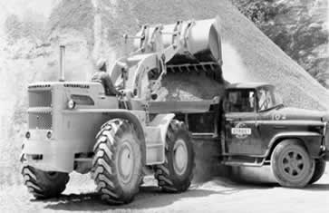 Il y a 50 ans, Caterpillar produisait sa première chargeuse sur pneus