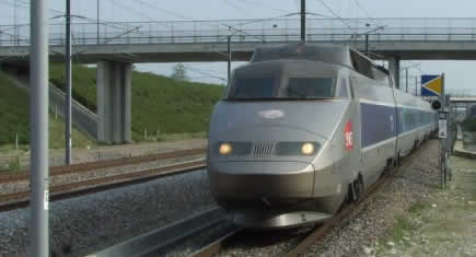Vinci obtient la 1re concession du TGV Tours Bordeaux