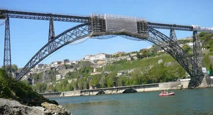 Le pont Dona Maria Pia à Porto fait  peau neuve 