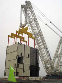 La plus grande grue sur chenilles du monde en Chine