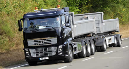 Volvo Trucks - FMX : première mondiale à la Bauma