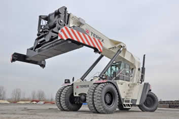 Terex Cranes livre son centième engin porte-conteneurs