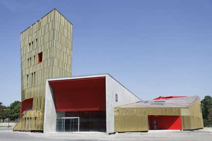 Un bâtiment architecturalement audacieux et durable en Vendée