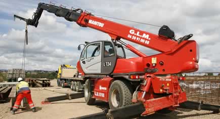 Manitou MRT30-50 : une vraie grue de chantier, la polyvalence en plus