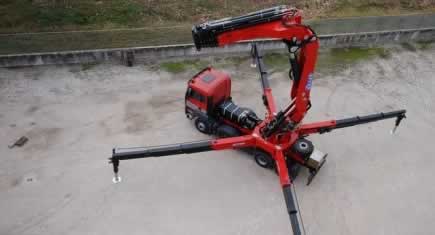 La grue Effer 2455 Progress fait son arrivée en France