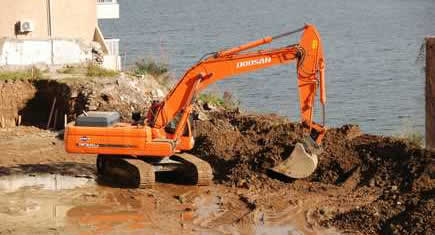 Une Doosan DX 340 LC à Toga (Haute Corse)