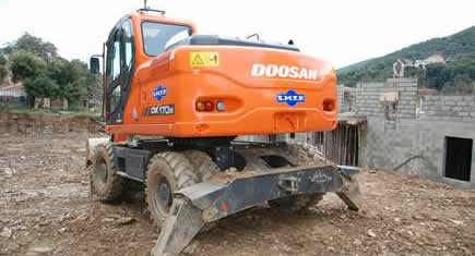 Une Doosan DX 170W à Luri (Cap Corse)