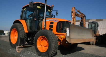 Le tracteur-niveleur de Magsi TP à l'épreuve du terrain