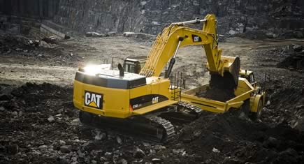 Pelles 374D et 390D : Caterpillar sort sa cavalerie lourde