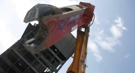 Prestosid investit dans une cisaille LaBounty de 2 500 t de force de coupe !