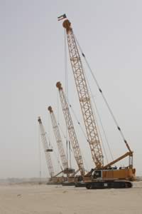 Sept grues Liebherr en action au Koweit