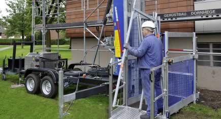 Böcker présente un monte-échafaudage autonome