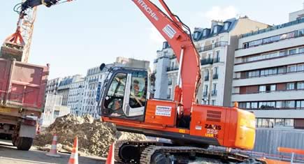 Pelle Hitachi ZX225USRLC-3 : une haute technologie de précision