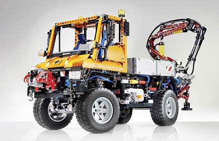 Un camion Mercedes Unimog U400 en Lego