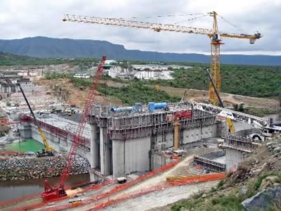 Les grues Manitowoc s'attaquent à un barrage sud-africain