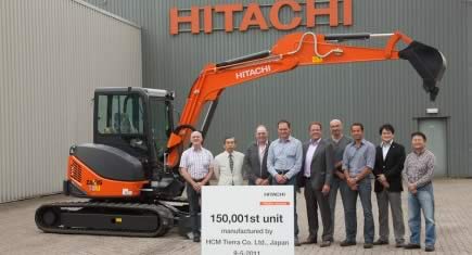 Hitachi construit sa 150 000ème mini-pelle