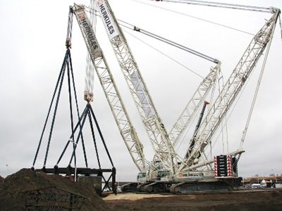 Deux grues Terex déplacent un bunker en Pologne