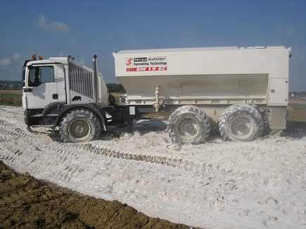 Rhino de Streumaster : l’épandage tout-terrain pour Wirtgen 