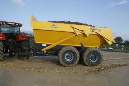 Remorques Gourdon : Essieux moteur sur benne terrassière 