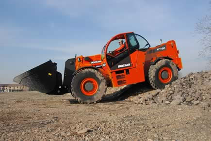 Chariots télescopiques Doosan : du lourd au très lourd 