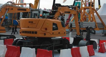Nouvelle pelle compacte à court rayon de giration Liebherr 
