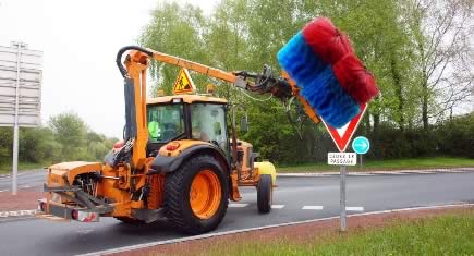 Rabaud présente sa laveuse de signalisation verticale