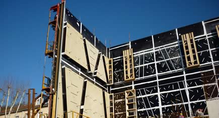 Le pôle culturel de Vienne tisse sa résille en béton architectonique blanc