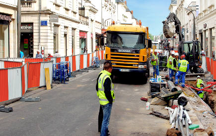 Tours dévoie ses réseaux pour le tram
