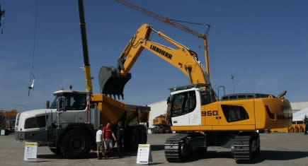 En avant première mondiale, la pelle Liebherr 950