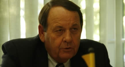 James E. McCullough, President et CEO de CNH Construction