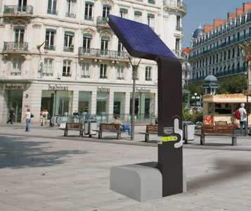 Borneo City, une borne qui recharge des téléphones