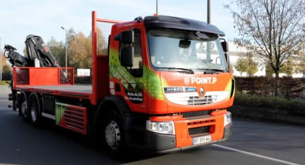 Renault Trucks livre à Point.P un hybride plateau-grue de 26 t