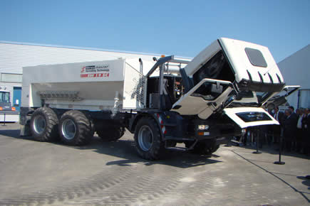 Epandeur Streumaster  Wirtgen  Rhino  SW 19 SC : une force de la nature