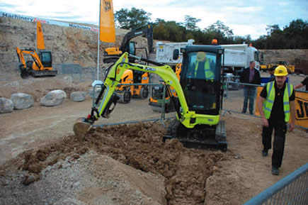 B&TP :  Mini-pelle JCB 8018