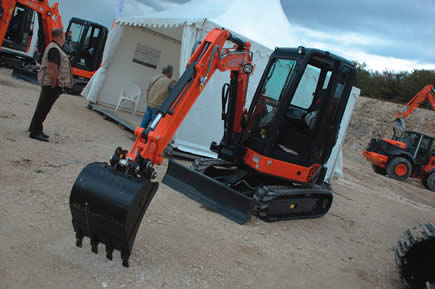 B&TP : Mini-pelle Hitachi Zaxis 33U