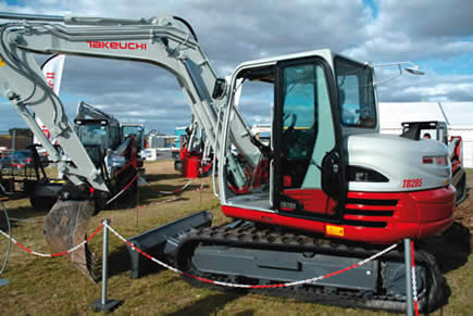 B&TP : midi pelle Takeuchi TB285