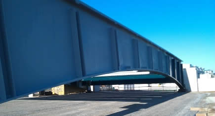 Sarens soulève 150 t de charpente métallique à Marne la Vallée