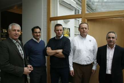 Risa distribuera Vermeer à compter du 1er février 2012