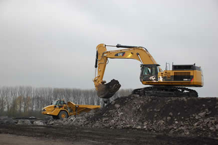 Pelles Caterpillar 374D et 390D : cavalerie lourde