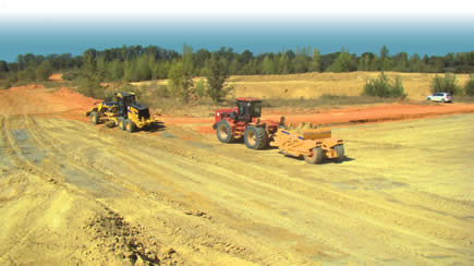 Chantier : le décapage tracté pose ses jalons