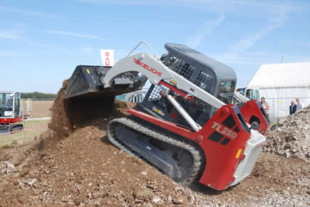 Chargeurs compacts Takeuchi : série 2 généralisée