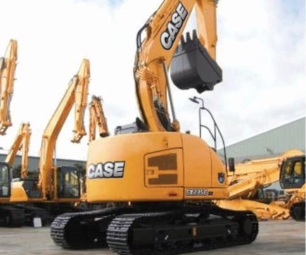 Case présente deux pelles à rayon court