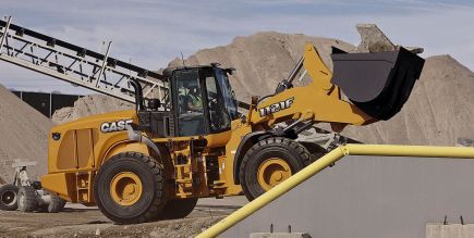 Case lance deux grosses chargeuses sur pneus