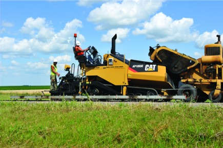 Caterpillar investit pour ses matériels routiers